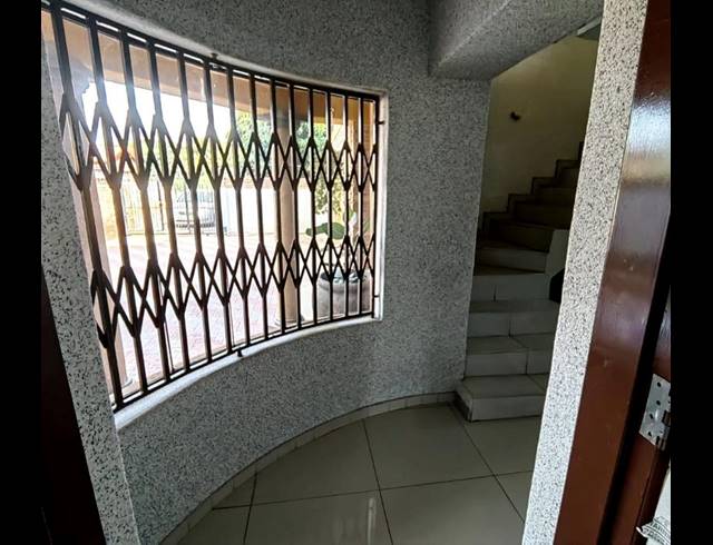 5 BEDROOM HOUSE FOR SALE IN THE ORCHARDS